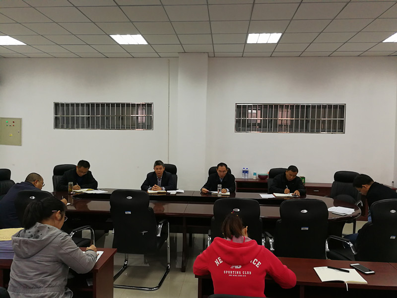 学院党委中心组(扩大)学习党的十九大精神专题会_副本.jpg