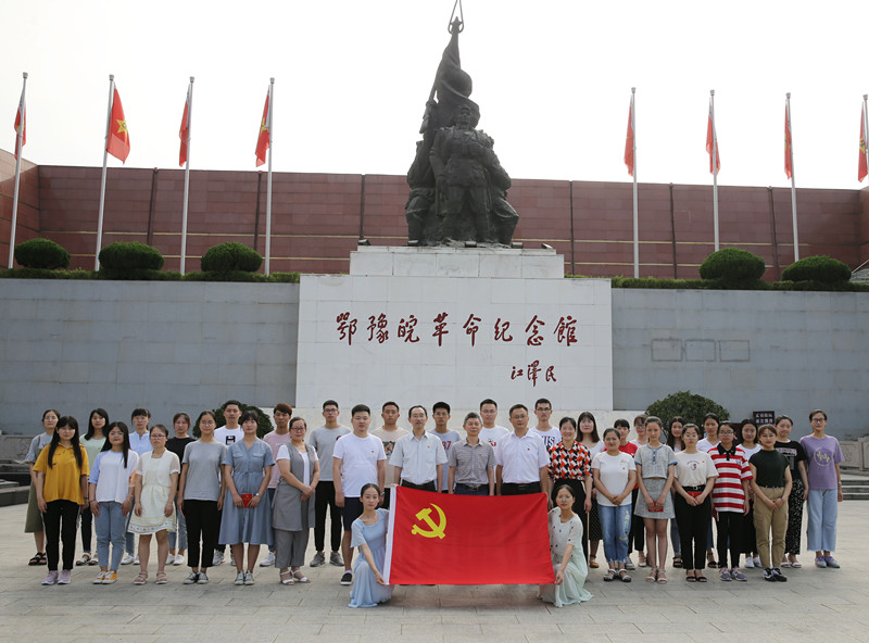 37000cm威尼斯“不忘初心  牢记使命”七一主题党日活动_副本.jpg